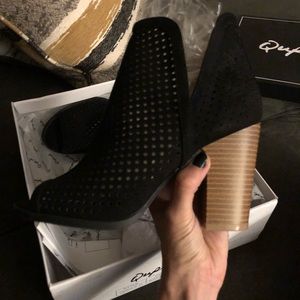 Black Peep Toe Bootie/ size 6. Never worn!